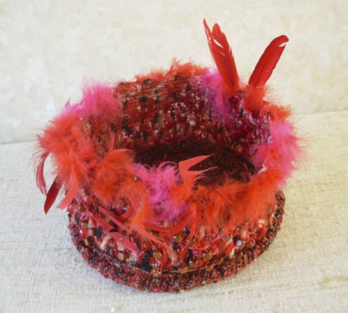 rood nest - een van de vele nesten voor het kunstproject