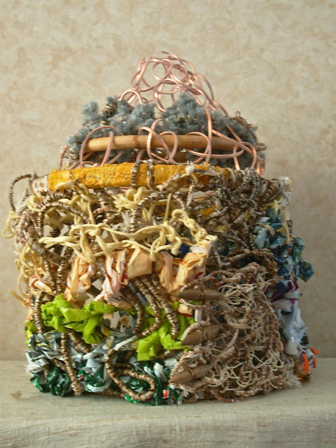 vogelkooi gemaakt voor kunstproject pesten